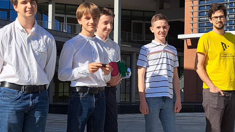 Gymnazisté sestavili funkční prototyp VR brýlí. Podpořila je Fakulta aplikovaných věd ZČU v Plzni