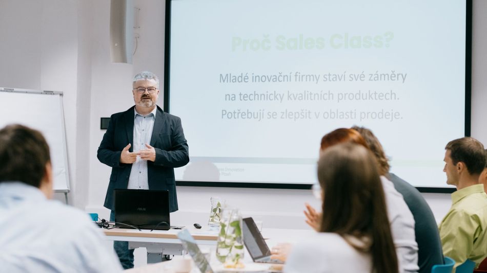 Sales Class pomáhá inovativním firmám uspět v prodeji. Pokračovat bude už na podzim