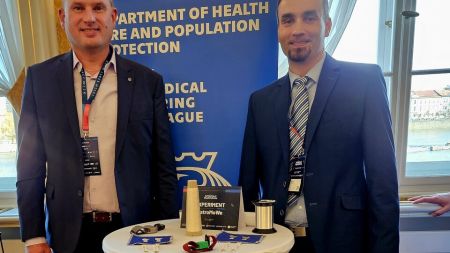 Plzeňští vědci pomáhají vyvinout chytré návleky pro astronauta