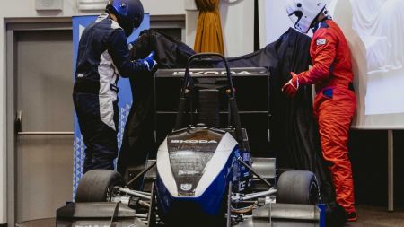 Studenti ZČU představili nový model své elektrické závodní formule