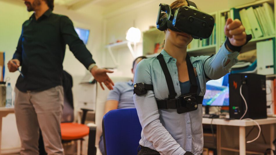 Pacienti s roztroušenou sklerózou rehabilitují pomocí virtuální reality. Ukáže, zda cvičí správně