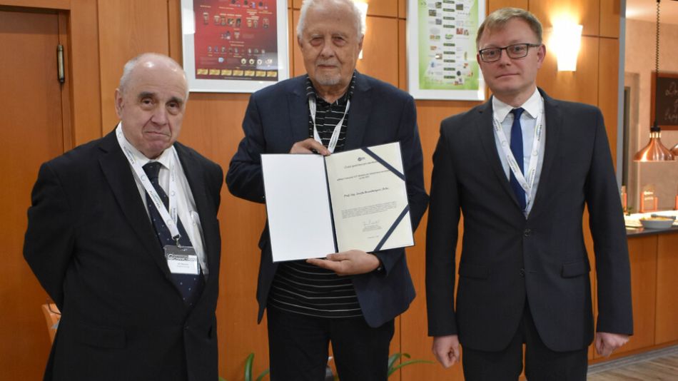 Profesor Josef Rosenberg z FAV získal prestižní Cenu prof. Z. P. Bažanta za inženýrskou mechaniku