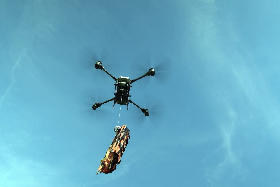 Transportní dron DJI FlyCart_transport nosítek